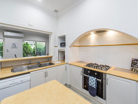 Luxury Federation Style Home - Sleeps 10 - Accommodation Port Macquarie 5