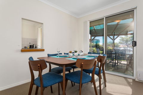 Como South Perth Villa - Accommodation Port Macquarie 0