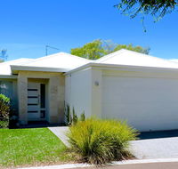 Contemporary Cove - Quindalup - Accommodation Port Macquarie