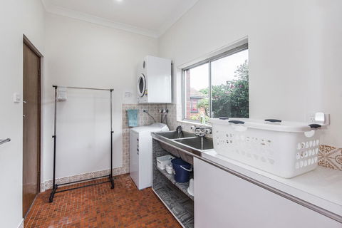 Big House Heated Pool 11 Beds Como / South Perth / Applecross - Accommodation Port Macquarie 30