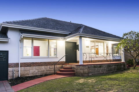 Big House Heated Pool 11 Beds Como / South Perth / Applecross - Accommodation Port Macquarie 5