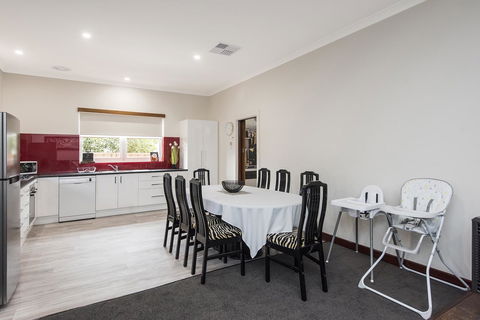 Big House Heated Pool 11 Beds Como / South Perth / Applecross - Accommodation Port Macquarie 9