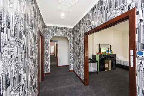 Big House Heated Pool 11 Beds Como / South Perth / Applecross - Accommodation Port Macquarie 10