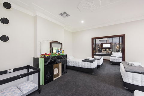 Big House Heated Pool 11 Beds Como / South Perth / Applecross - Accommodation Port Macquarie 21