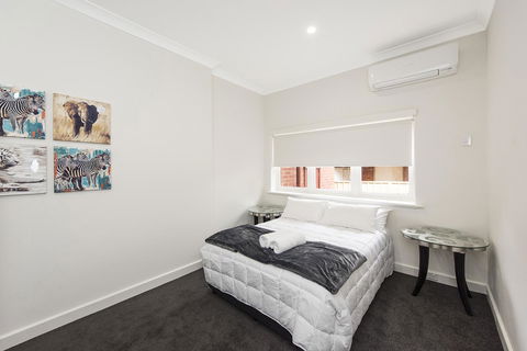 Big House Heated Pool 11 Beds Como / South Perth / Applecross - Accommodation Port Macquarie 19