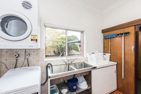 Big House Heated Pool 11 Beds Como / South Perth / Applecross - Accommodation Port Macquarie 23