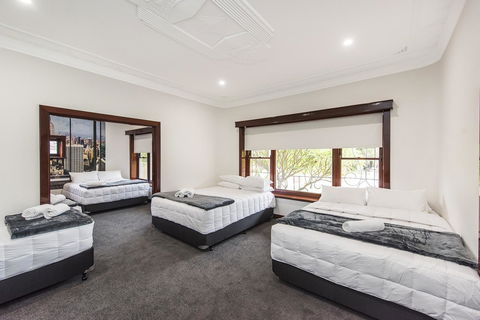 Big House Heated Pool 11 Beds Como / South Perth / Applecross - Accommodation Port Macquarie 17