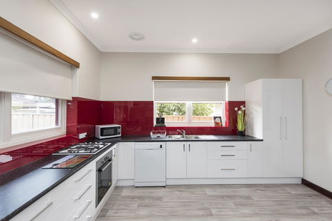 Big House Heated Pool 11 Beds Como / South Perth / Applecross - Accommodation Port Macquarie 8