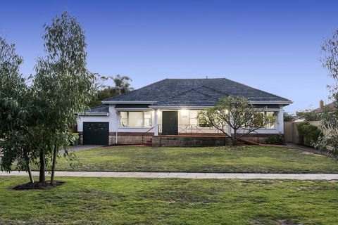 Big House Heated Pool 11 Beds Como / South Perth / Applecross - Accommodation Port Macquarie 6