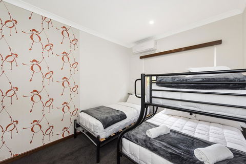 Big House Heated Pool 11 Beds Como / South Perth / Applecross - Accommodation Port Macquarie 24