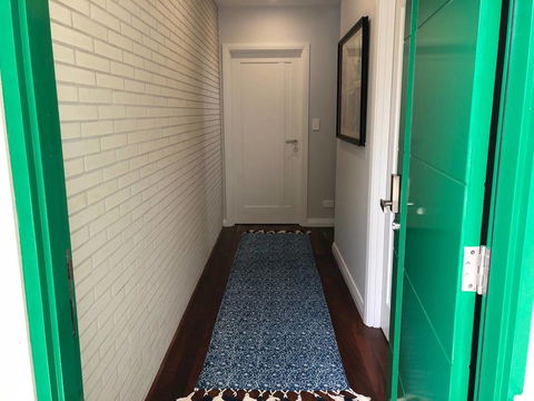Starboard Drift - Captain & Crew - In Town Entire House For 8 - Accommodation Port Macquarie 30