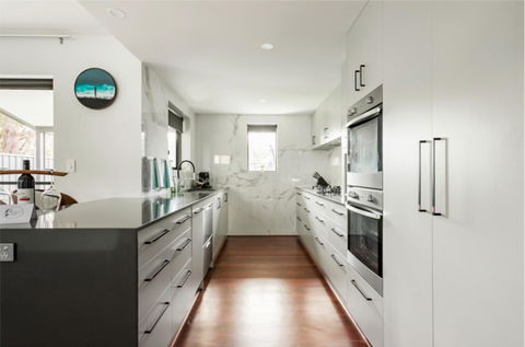 Starboard Drift - Captain & Crew - In Town Entire House For 8 - Accommodation Port Macquarie 9