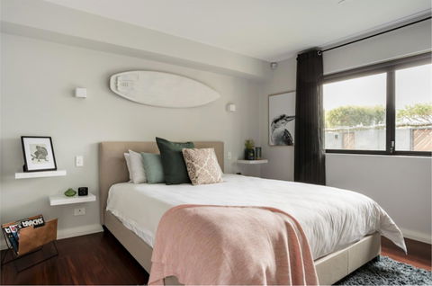 Starboard Drift - Captain & Crew - In Town Entire House For 8 - Accommodation Port Macquarie 0