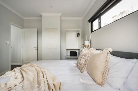 Starboard Drift - Captain & Crew - In Town Entire House For 8 - Accommodation Port Macquarie 22