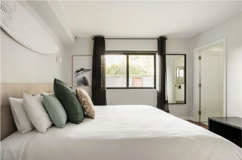 Starboard Drift - Captain & Crew - In Town Entire House For 8 - Accommodation Port Macquarie 11
