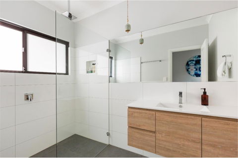 Starboard Drift - Captain & Crew - In Town Entire House For 8 - Accommodation Port Macquarie 24