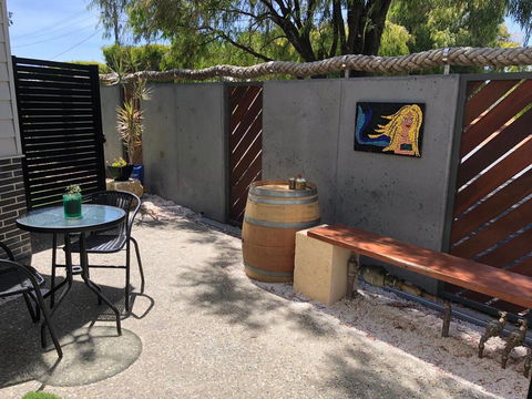 Starboard Drift - Captain & Crew - In Town Entire House For 8 - Accommodation Port Macquarie 16