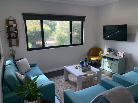 Starboard Drift - Captain & Crew - In Town Entire House For 8 - Accommodation Port Macquarie 19