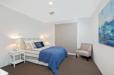 Into The Blue - Accommodation Port Macquarie 8