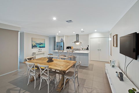 Into The Blue - Accommodation Port Macquarie 4