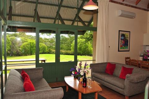 Waterfall Cottages - Accommodation Port Macquarie 13