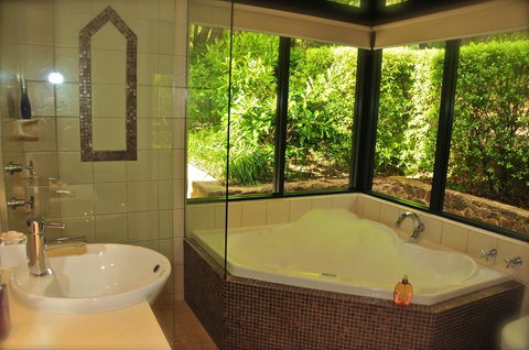 Waterfall Cottages - Accommodation Port Macquarie 9
