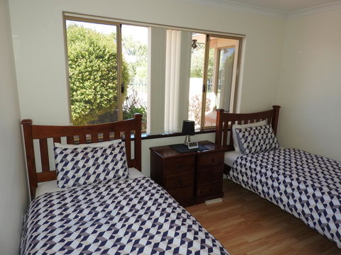 The Royal Dolphin Bed & Breakfast Safety Bay - Accommodation Port Macquarie 16