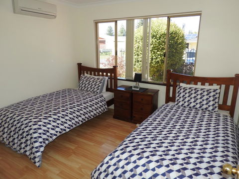 The Royal Dolphin Bed & Breakfast Safety Bay - Accommodation Port Macquarie 15
