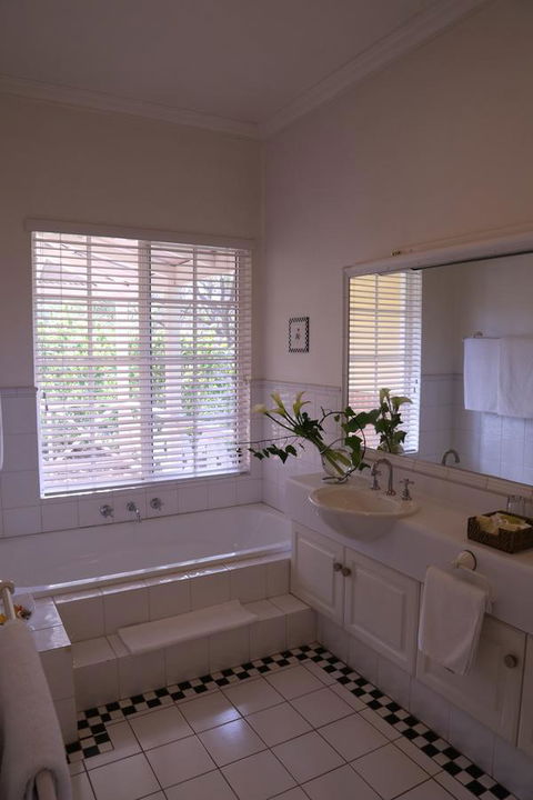 Two Sisters Chalets - Accommodation Port Macquarie 19