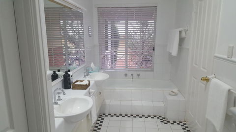 Two Sisters Chalets - Accommodation Port Macquarie 36