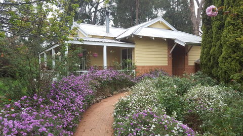 Two Sisters Chalets - Accommodation Port Macquarie 6