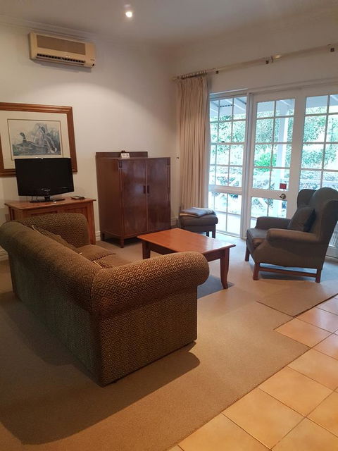 Two Sisters Chalets - Accommodation Port Macquarie 13