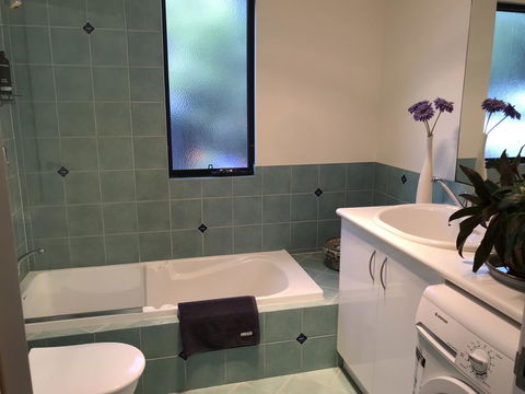 Zephyr Studio - Accommodation Port Macquarie 19