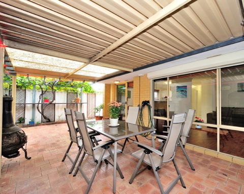 Ocean View Villas - 2 Bedroom Villa In Quiet Complex - Accommodation Port Macquarie 9
