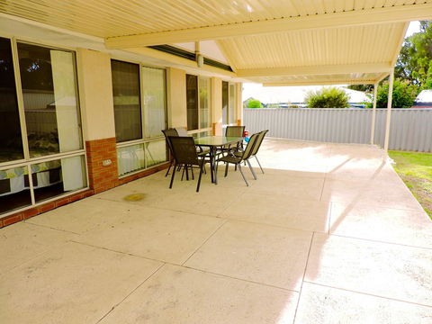 Silver Gull Family Retreat - Accommodation Port Macquarie 11
