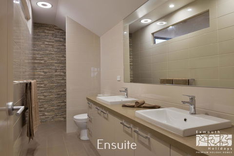 7 Kestrel Place - Accommodation Port Macquarie 13