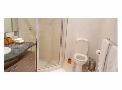 Stylish 1BDR Unit In The Heart Of Subiaco - Accommodation Port Macquarie 9