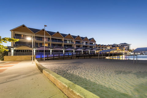 Dolphin Quay Apartments - Accommodation Port Macquarie 0