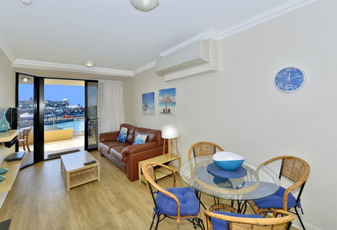 Dolphin Quay Apartments - Accommodation Port Macquarie 12