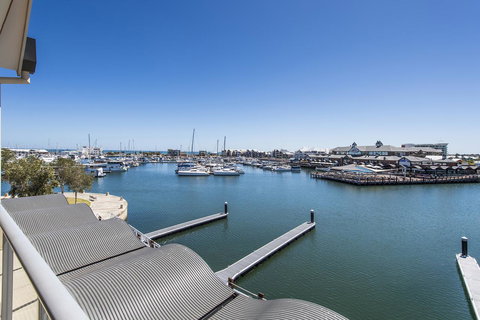 Dolphin Quay Apartments - Accommodation Port Macquarie 16