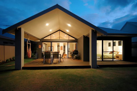 THE SANCTUARY LUXURY HOLIDAY HOME - Accommodation Port Macquarie 24