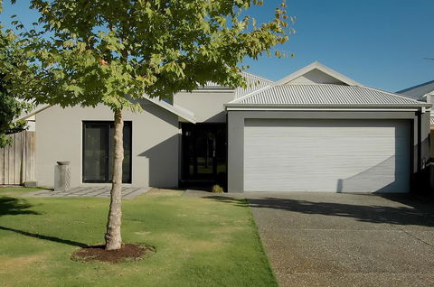 THE SANCTUARY LUXURY HOLIDAY HOME - Accommodation Port Macquarie 0