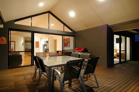 THE SANCTUARY LUXURY HOLIDAY HOME - Accommodation Port Macquarie 25