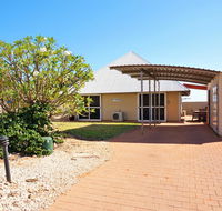 Osprey Holiday Village Unit 104 - Luxury spa bath with a view - Accommodation Port Macquarie