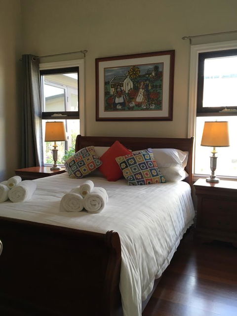 Rowley House - Accommodation Port Macquarie 6