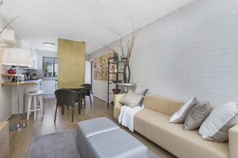 Gorgeous 26 1 Bed Designer Fitout Perfect Location - Accommodation Port Macquarie 24