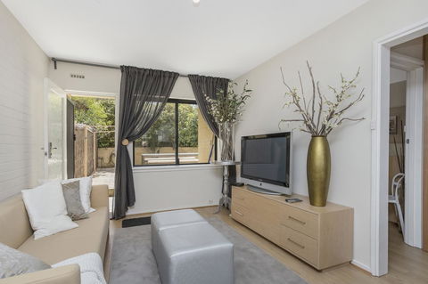 Gorgeous 26 1 Bed Designer Fitout Perfect Location - Accommodation Port Macquarie 26