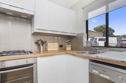 Gorgeous 26 1 Bed Designer Fitout Perfect Location - Accommodation Port Macquarie 9
