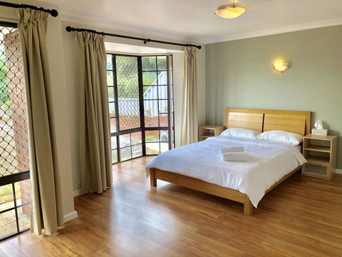 Charming Quiet Lodge-2 Minutes Walk To Shopping Complex - Accommodation Port Macquarie 0