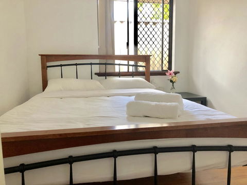 Charming Quiet Lodge-2 Minutes Walk To Shopping Complex - Accommodation Port Macquarie 3